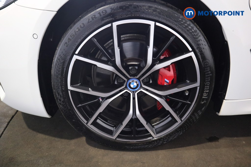 BMW 5 Series M Sport Automatic Petrol Plug-In Hybrid Estate - Stock Number (1547725) - 23rd supplementary image