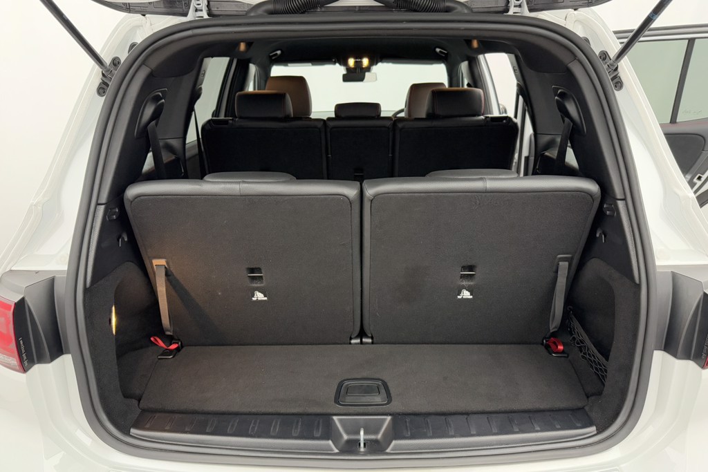 Mercedes-Benz GLB Amg Line Automatic Petrol SUV - Stock Number (1548992) - 14th supplementary image