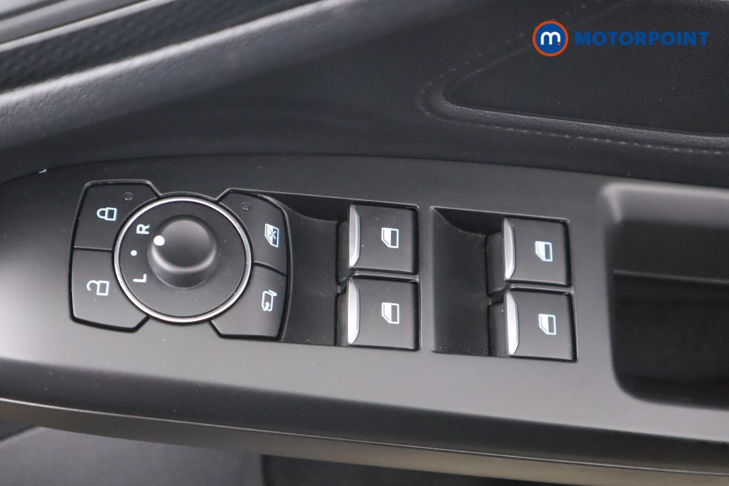 Ford Focus St-Line Edition Manual Petrol-Electric Hybrid Hatchback - Stock Number (1549925) - 4th supplementary image