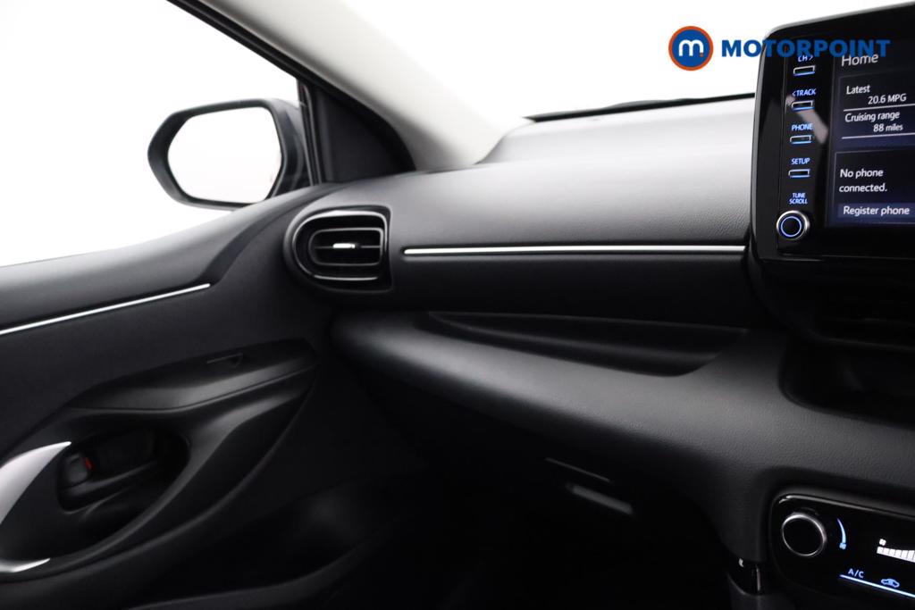 Toyota Yaris Design Automatic Petrol-Electric Hybrid Hatchback - Stock Number (1549974) - 7th supplementary image