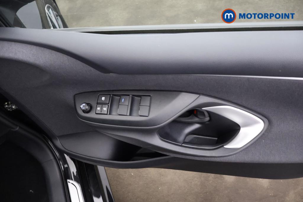 Toyota Yaris Design Automatic Petrol-Electric Hybrid Hatchback - Stock Number (1549974) - 10th supplementary image