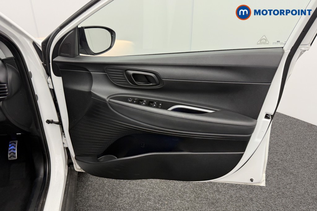 Hyundai Bayon Se Connect Automatic Petrol-Electric Hybrid SUV - Stock Number (1550838) - 14th supplementary image