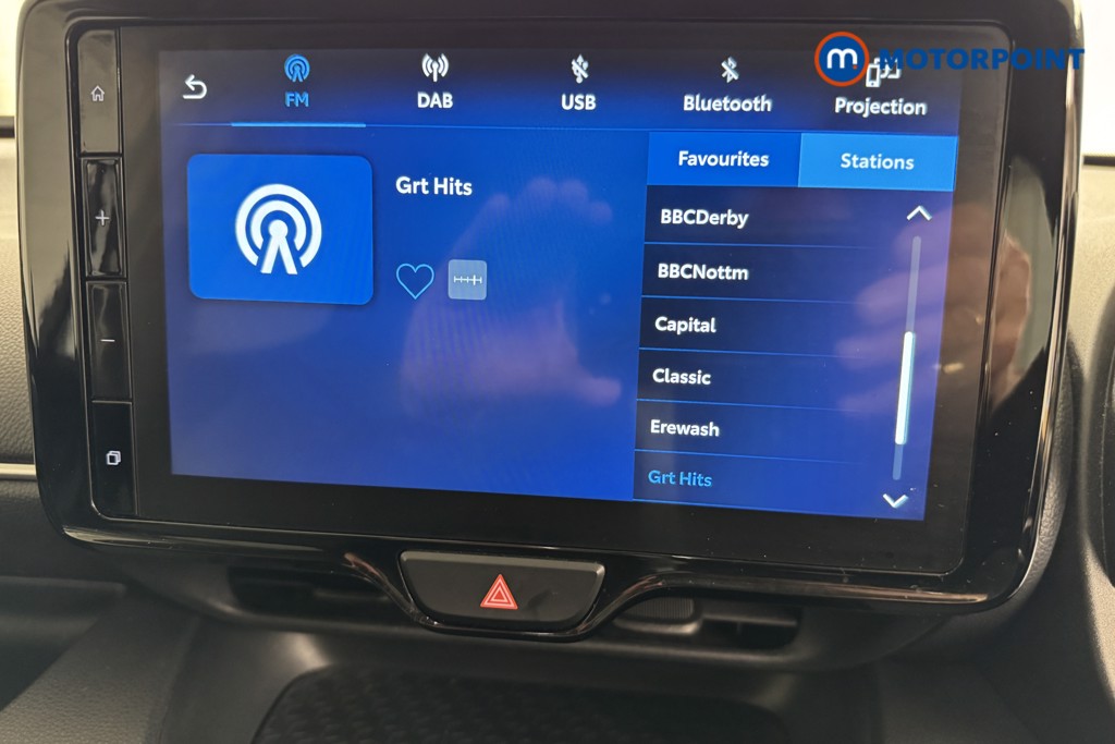 Toyota Yaris Design Automatic Petrol-Electric Hybrid Hatchback - Stock Number (1551872) - 2nd supplementary image