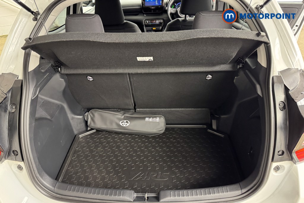 Toyota Yaris Design Automatic Petrol-Electric Hybrid Hatchback - Stock Number (1551872) - 3rd supplementary image