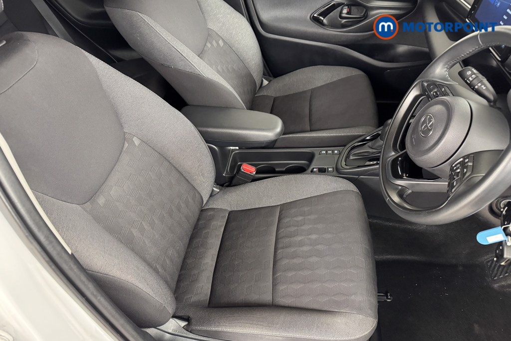Toyota Yaris Design Automatic Petrol-Electric Hybrid Hatchback - Stock Number (1551872) - 5th supplementary image