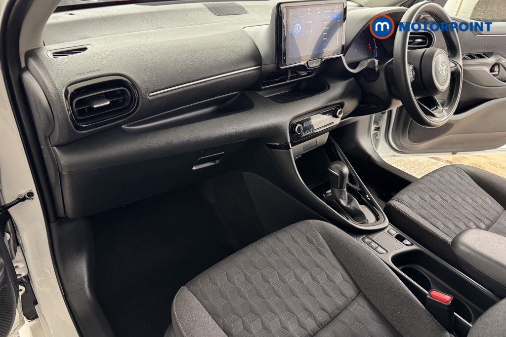 Toyota Yaris Design Automatic Petrol-Electric Hybrid Hatchback - Stock Number (1551872) - 8th supplementary image