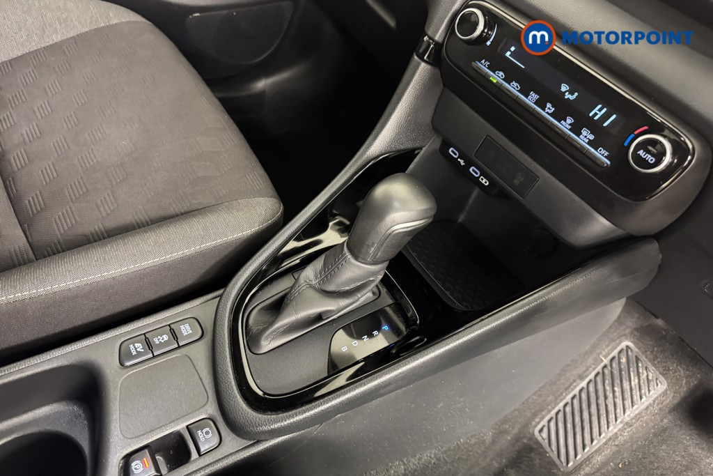 Toyota Yaris Design Automatic Petrol-Electric Hybrid Hatchback - Stock Number (1551872) - 10th supplementary image