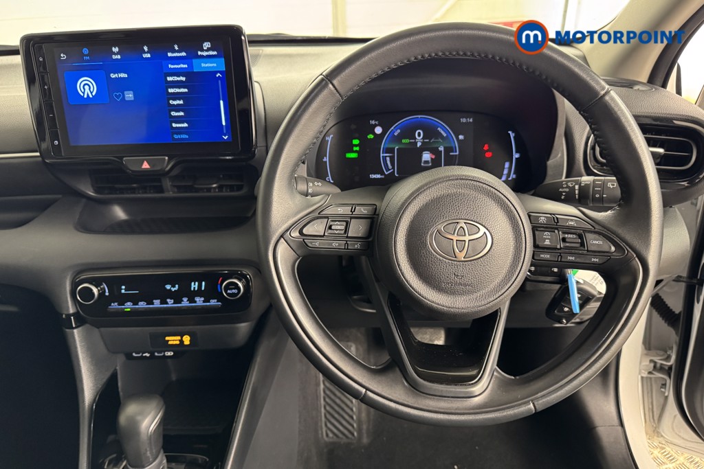 Toyota Yaris Design Automatic Petrol-Electric Hybrid Hatchback - Stock Number (1551872) - 1st supplementary image