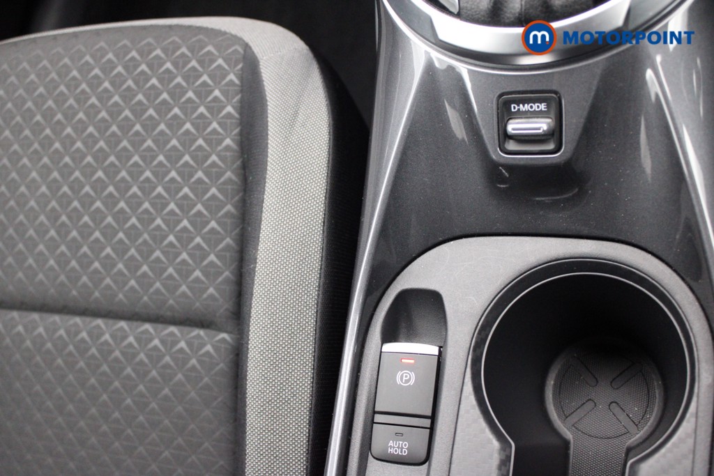 Nissan Juke N-Connecta Automatic Petrol SUV - Stock Number (1507978) - 11th supplementary image