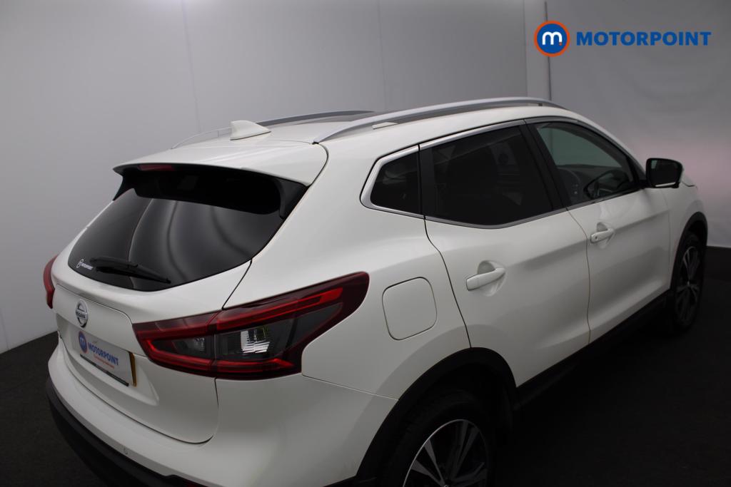 Nissan Qashqai N-Connecta Manual Petrol SUV - Stock Number (1535981) - 4th supplementary image