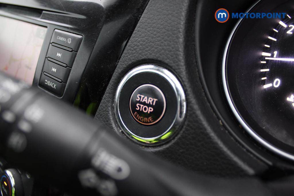 Nissan Qashqai N-Connecta Manual Petrol SUV - Stock Number (1535981) - 9th supplementary image