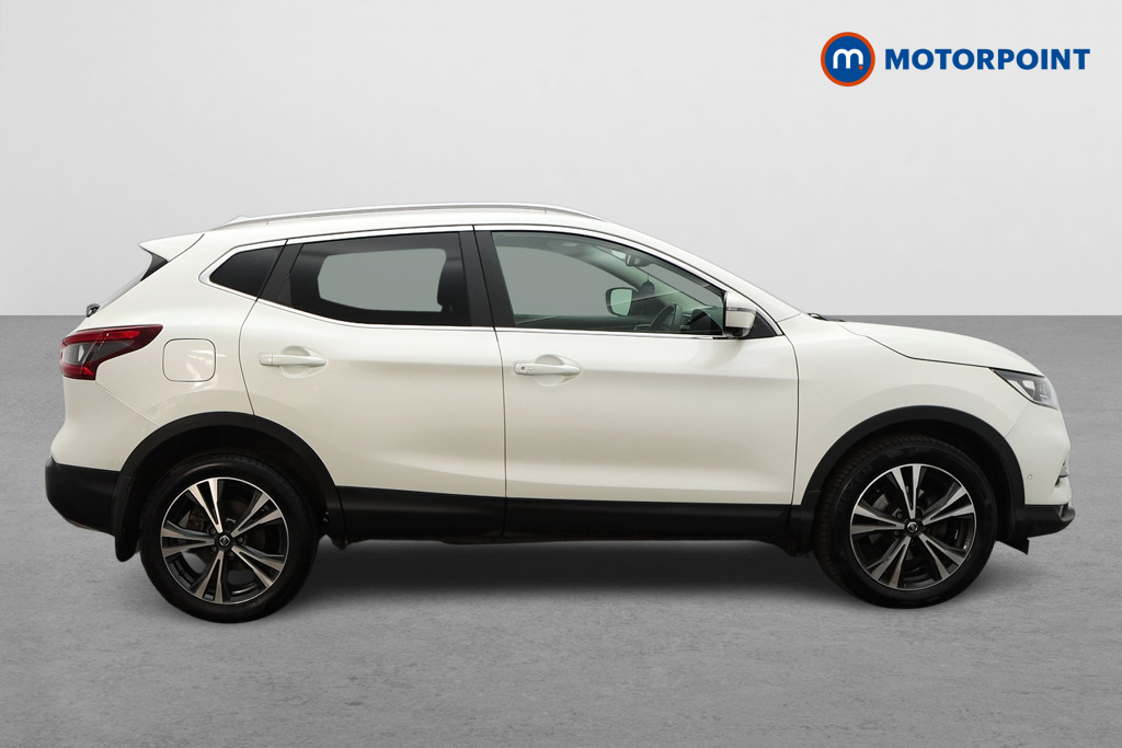 Nissan Qashqai N-Connecta Manual Petrol SUV - Stock Number (1535981) - Drivers side