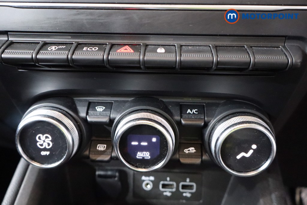 Renault Clio Iconic Manual Petrol Hatchback - Stock Number (1537679) - 13th supplementary image