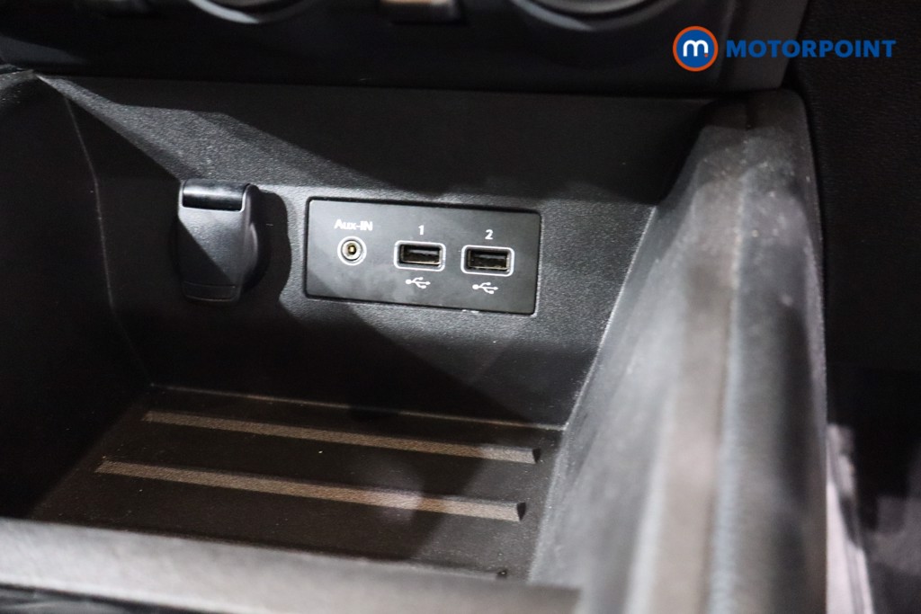 Renault Clio Iconic Manual Petrol Hatchback - Stock Number (1537679) - 14th supplementary image