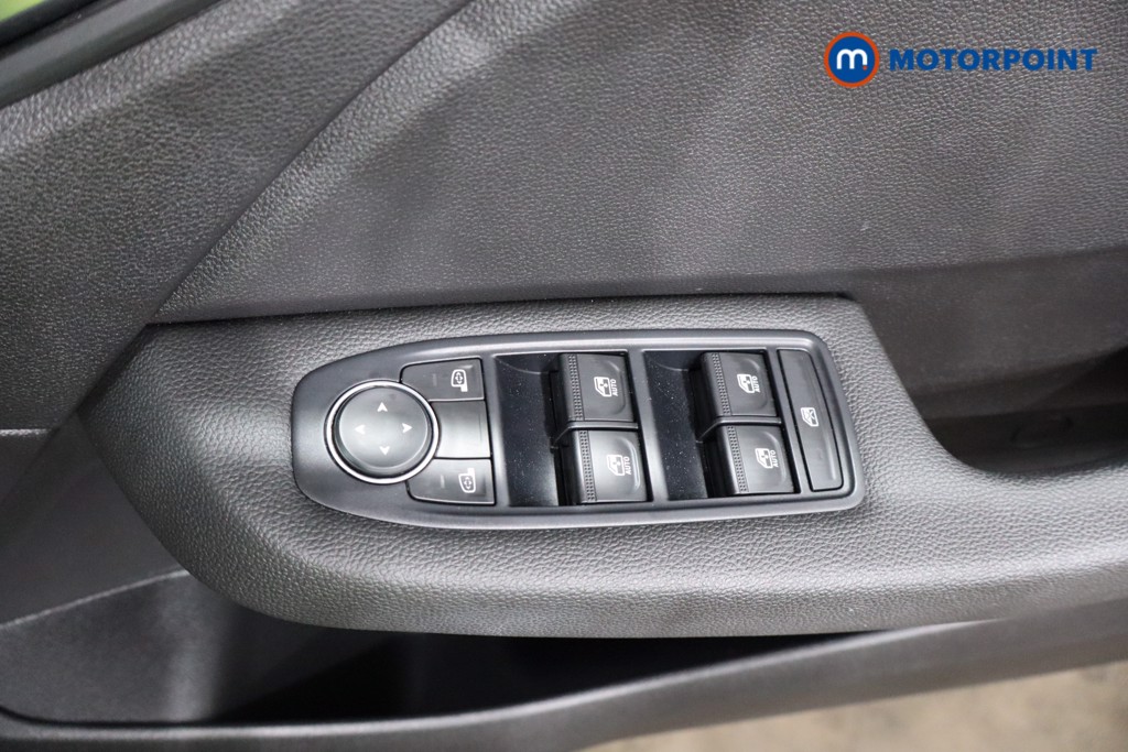 Renault Clio Iconic Manual Petrol Hatchback - Stock Number (1537679) - 19th supplementary image