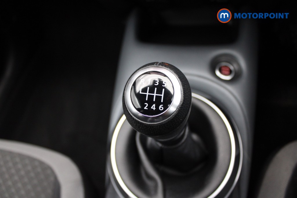 Nissan Juke N-Connecta Manual Petrol SUV - Stock Number (1539019) - 11th supplementary image