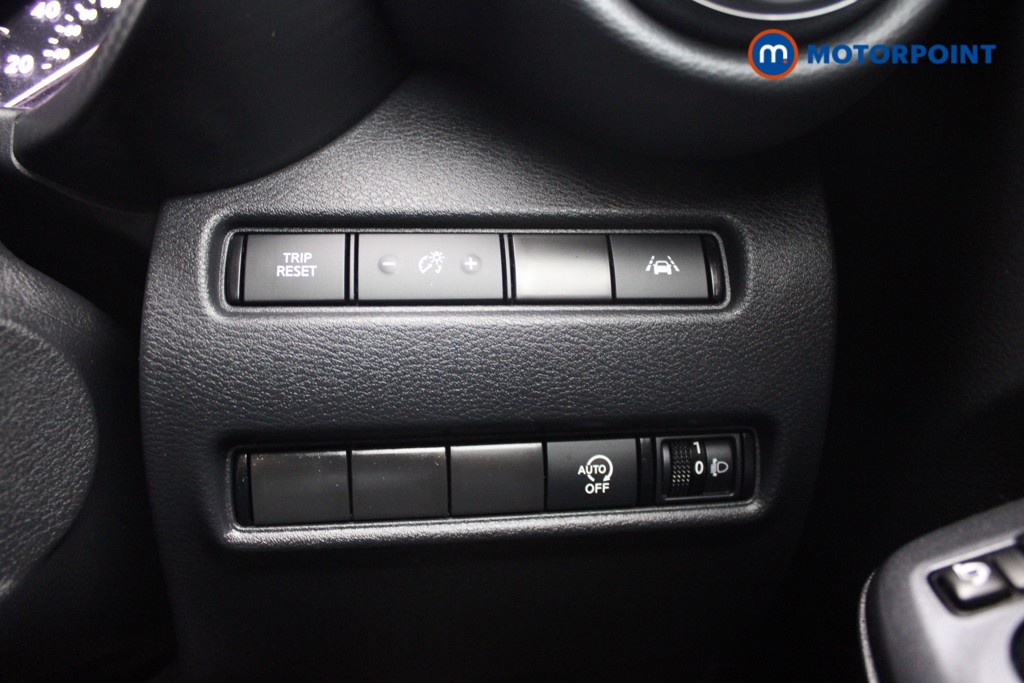 Nissan Juke N-Connecta Manual Petrol SUV - Stock Number (1539019) - 15th supplementary image