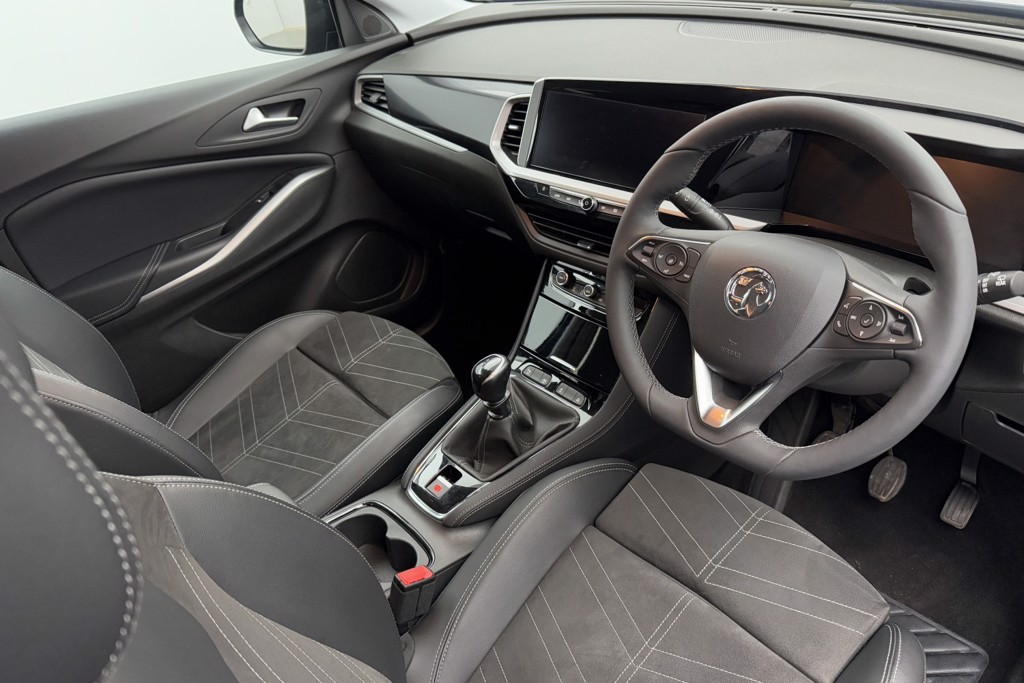 Vauxhall Grandland Ultimate Manual Petrol SUV - Stock Number (1539548) - 1st supplementary image