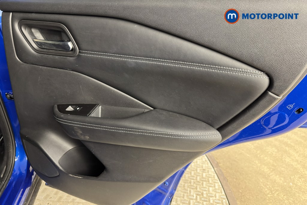 Nissan Qashqai N-Connecta Manual Petrol SUV - Stock Number (1540981) - 16th supplementary image