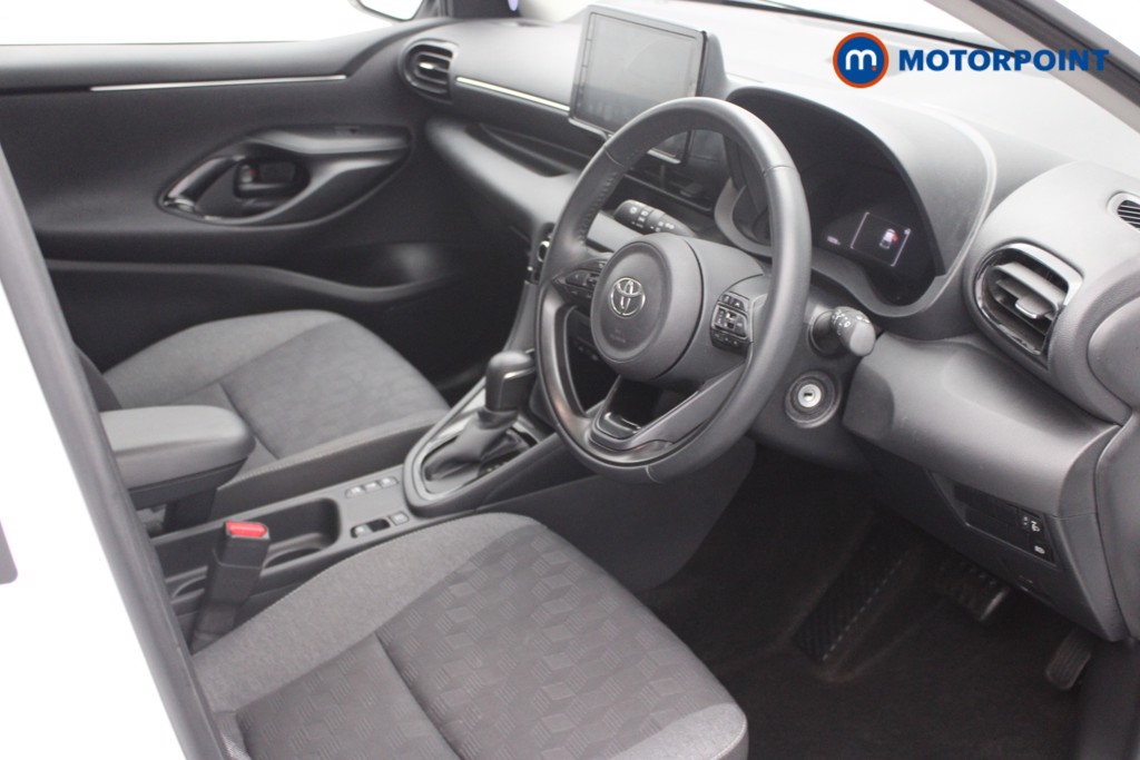 Toyota Yaris Design Automatic Petrol-Electric Hybrid Hatchback - Stock Number (1543634) - 3rd supplementary image