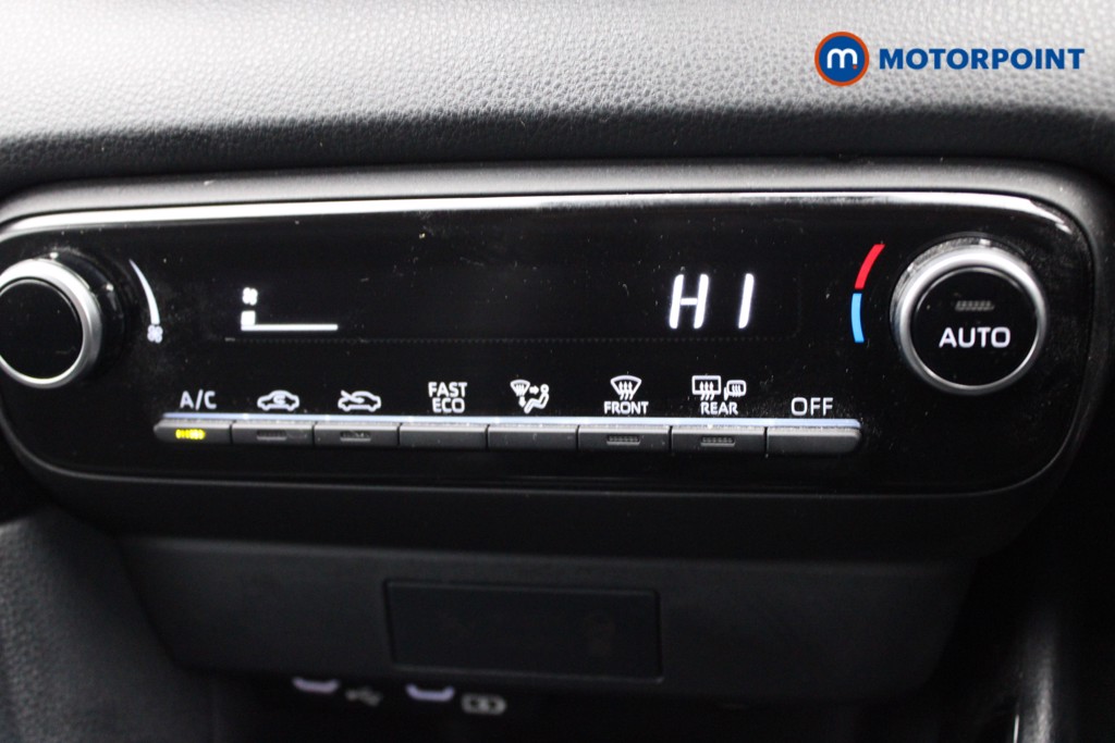 Toyota Yaris Design Automatic Petrol-Electric Hybrid Hatchback - Stock Number (1543634) - 8th supplementary image