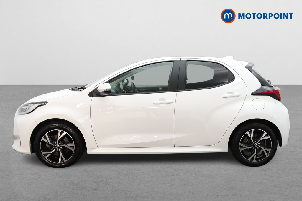 Toyota Yaris Design Automatic Petrol-Electric Hybrid Hatchback - Stock Number (1543634) - Passenger side