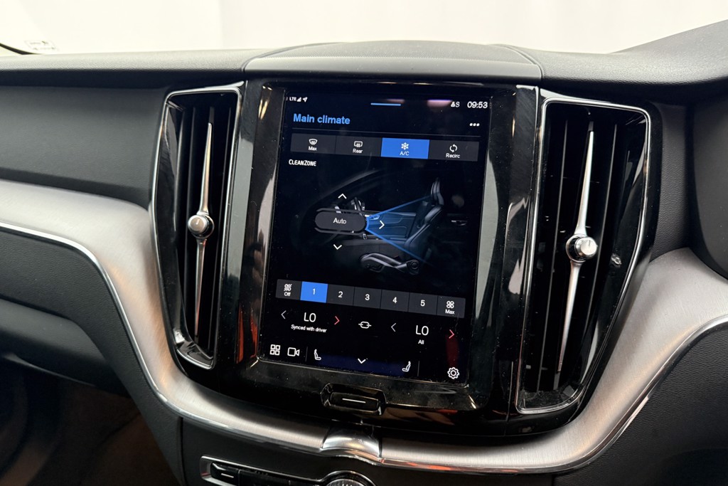 Volvo Xc60 Momentum Automatic Petrol SUV - Stock Number (1544961) - 13th supplementary image