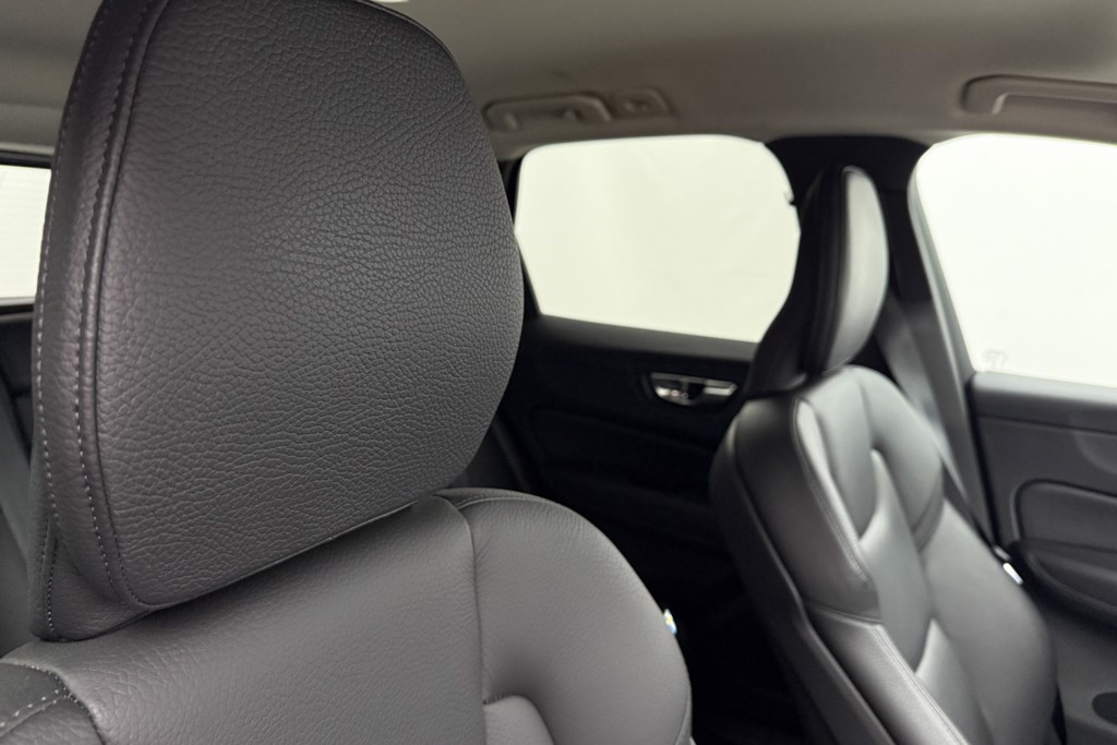 Volvo Xc60 Momentum Automatic Petrol SUV - Stock Number (1544961) - 20th supplementary image