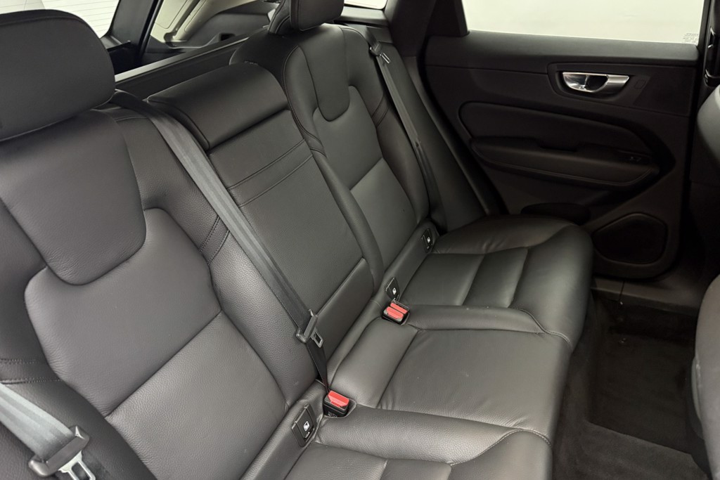 Volvo Xc60 Momentum Automatic Petrol SUV - Stock Number (1544961) - 23rd supplementary image
