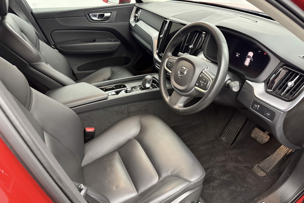 Volvo Xc60 Momentum Automatic Petrol SUV - Stock Number (1544961) - 1st supplementary image