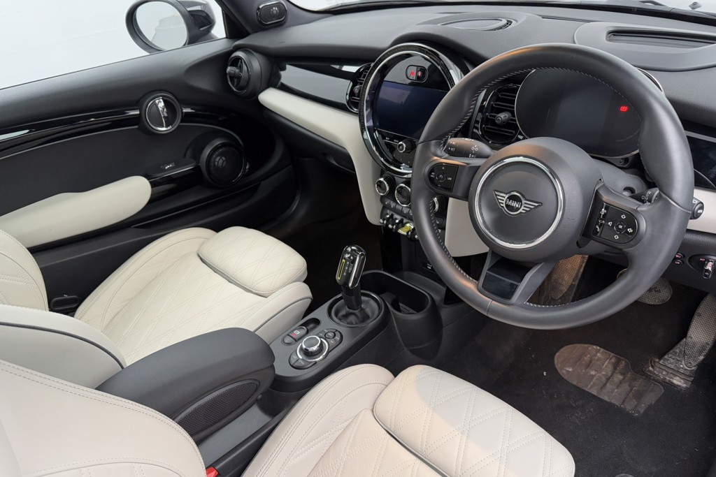 Mini Hatchback Cooper S Level 3 Automatic Electric Hatchback - Stock Number (1546672) - 1st supplementary image