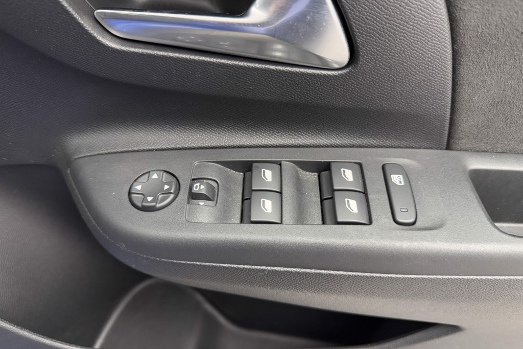 Vauxhall Corsa Ultimate Automatic Petrol Hatchback - Stock Number (1546865) - 16th supplementary image