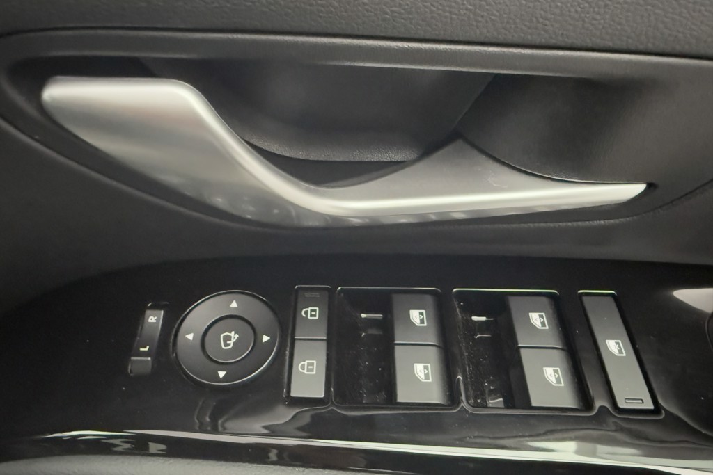 Hyundai Tucson Premium Manual Petrol SUV - Stock Number (1547615) - 17th supplementary image