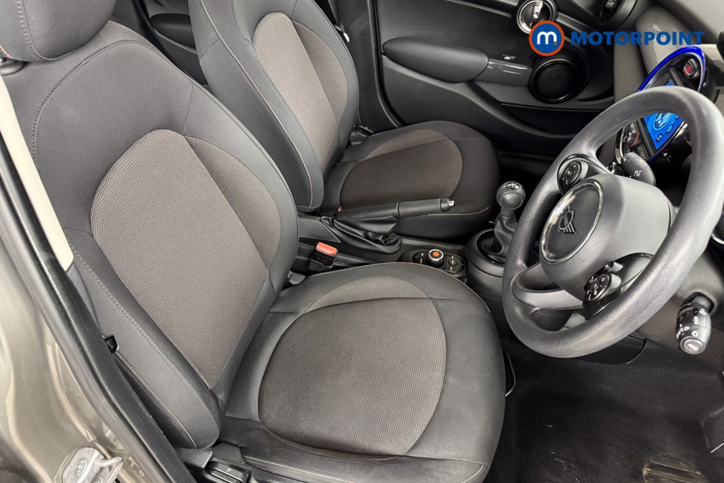 Mini Hatchback Cooper Classic Manual Petrol Hatchback - Stock Number (1548148) - 5th supplementary image