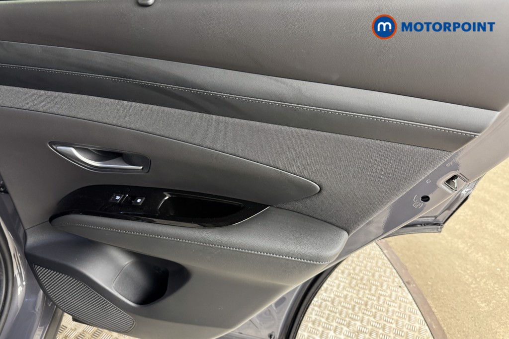 Hyundai Tucson Ultimate Manual Petrol SUV - Stock Number (1549042) - 16th supplementary image