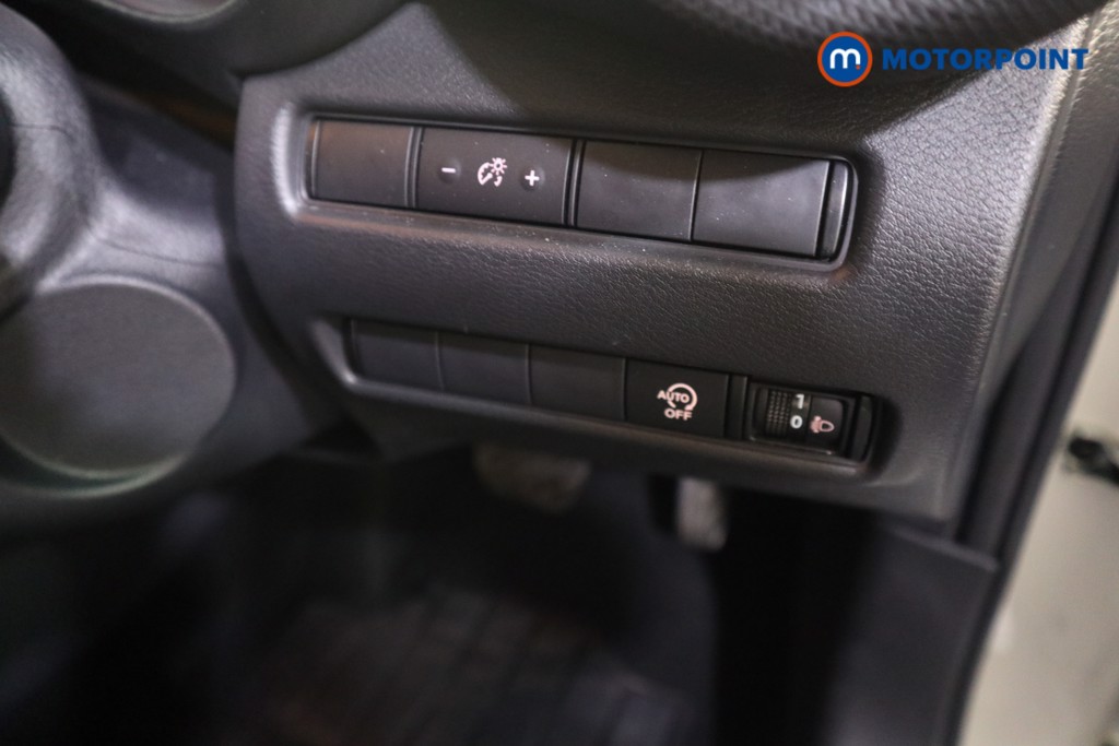 Nissan Juke N-Connecta Automatic Petrol SUV - Stock Number (1549107) - 9th supplementary image