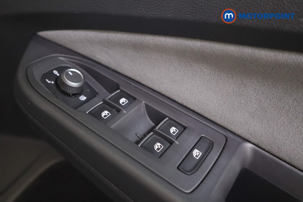 Volkswagen Golf R-Line Manual Petrol Hatchback - Stock Number (1551051) - 10th supplementary image