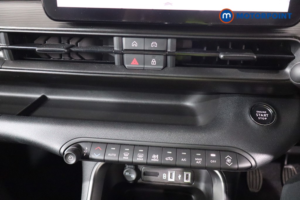 Jeep Avenger Altitude Manual Petrol SUV - Stock Number (1551256) - 16th supplementary image