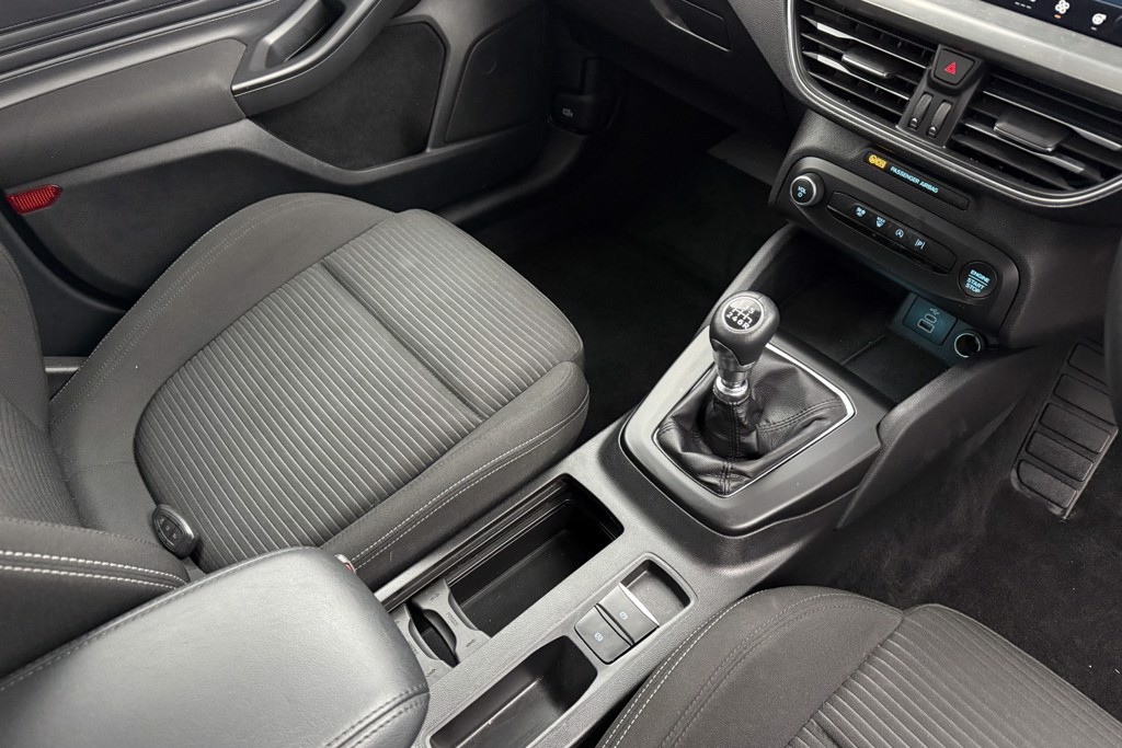 Ford Focus Titanium Manual Petrol Hatchback - Stock Number (1541484) - 9th supplementary image