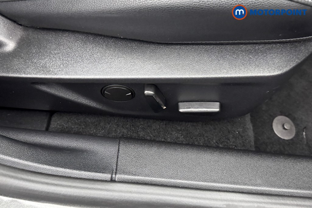 Ford Focus Titanium X Automatic Petrol Hatchback - Stock Number (1543954) - 19th supplementary image