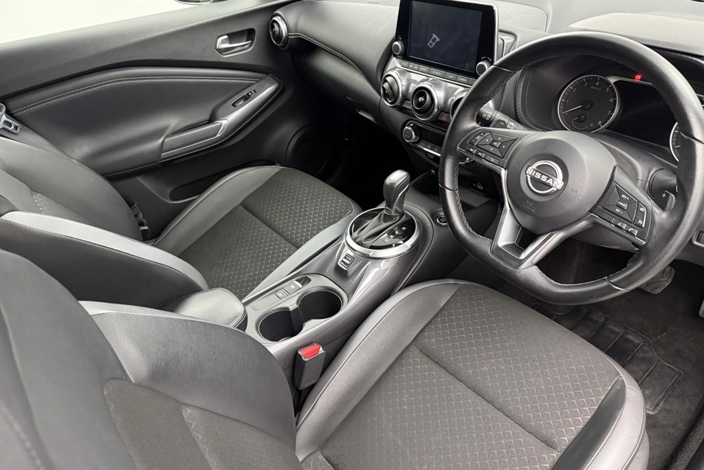 Nissan Juke N-Connecta Automatic Petrol SUV - Stock Number (1546227) - 1st supplementary image