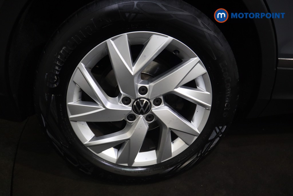 Volkswagen Tiguan Life Automatic Petrol SUV - Stock Number (1547074) - 15th supplementary image