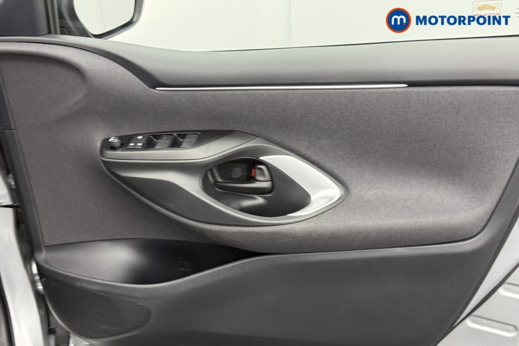 Toyota Yaris Icon Automatic Petrol-Electric Hybrid Hatchback - Stock Number (1548494) - 14th supplementary image