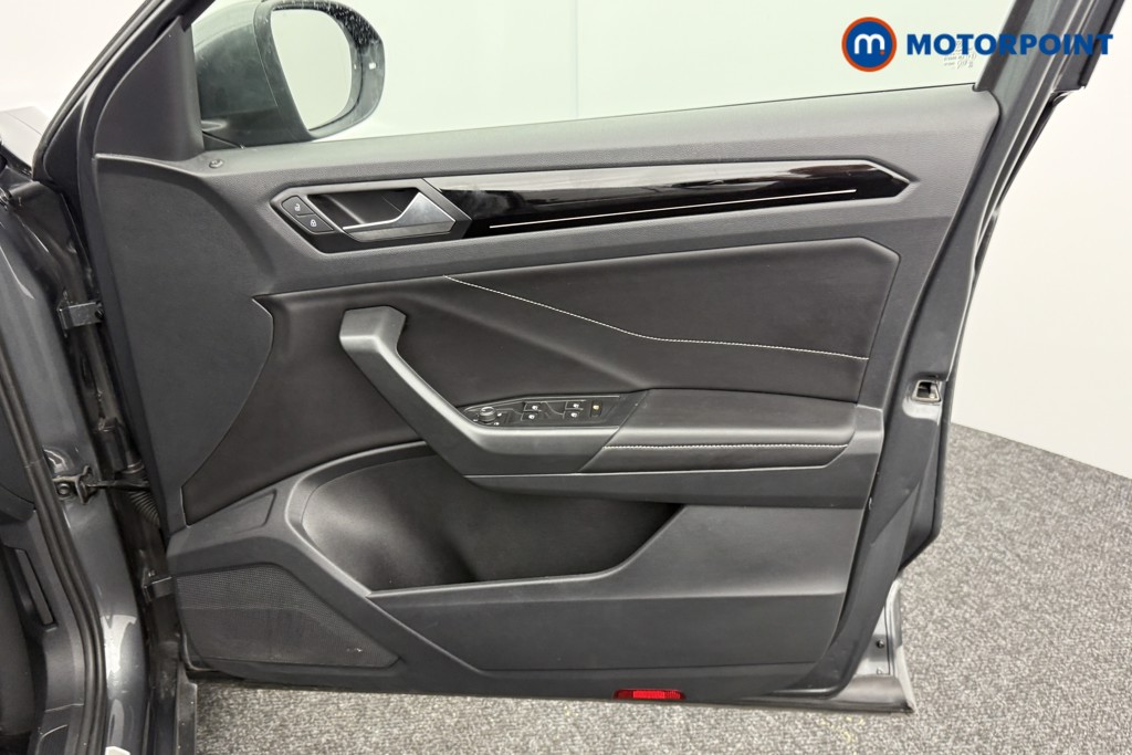 Volkswagen T-Roc R-Line Automatic Petrol SUV - Stock Number (1549136) - 18th supplementary image