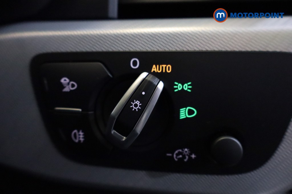 Audi A4 Technik Automatic Petrol Estate - Stock Number (1551827) - 9th supplementary image