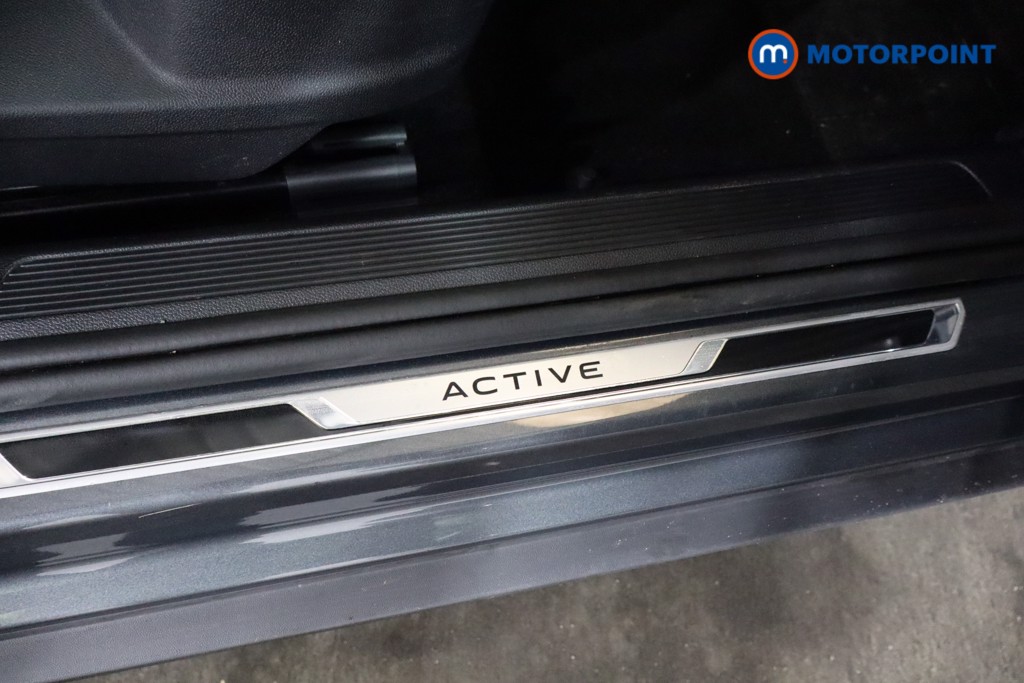 Volkswagen T-Roc Active Manual Petrol SUV - Stock Number (1541031) - 13th supplementary image