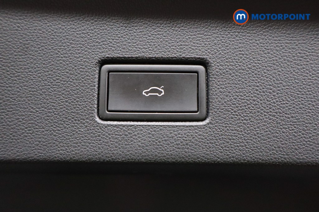 Volkswagen T-Roc Active Manual Petrol SUV - Stock Number (1541031) - 18th supplementary image