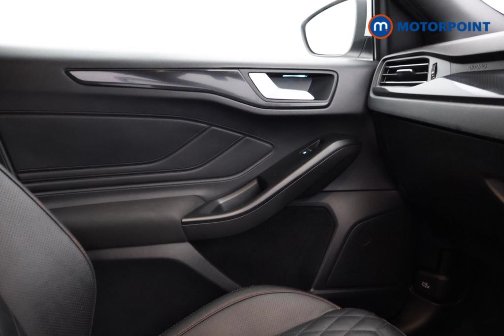 Ford Focus St-Line X Manual Petrol Hatchback - Stock Number (1543696) - 7th supplementary image