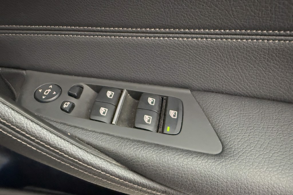 BMW 5 Series M Sport Automatic Petrol Plug-In Hybrid Estate - Stock Number (1543852) - 29th supplementary image