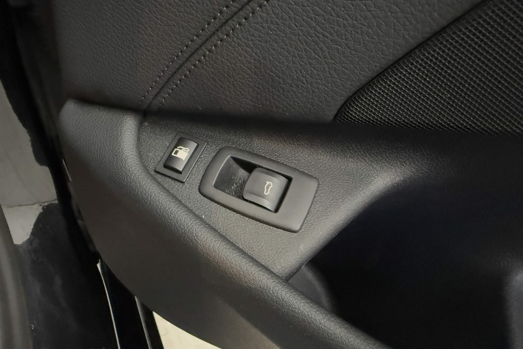 BMW 5 Series M Sport Automatic Petrol Plug-In Hybrid Estate - Stock Number (1543852) - 30th supplementary image